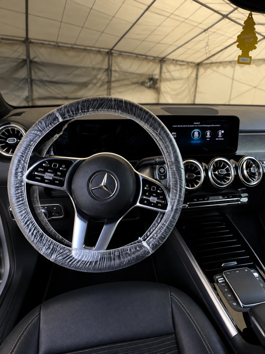 Gepflegter Mercedes-Innenraum nach der professionellen Innenraumreinigung